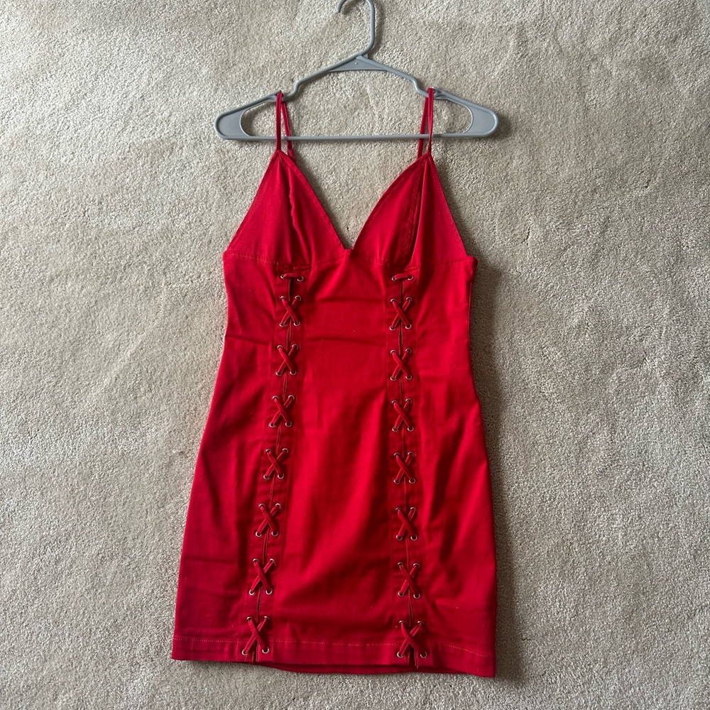 Size M red dress